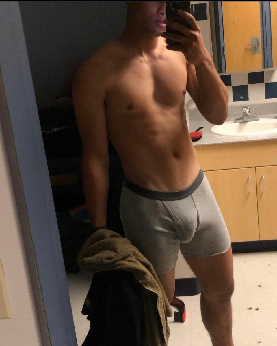 TheGodofDick1's tweet photo. i need to see his meat 🤤 https://t.co/nRIjPvcGZq