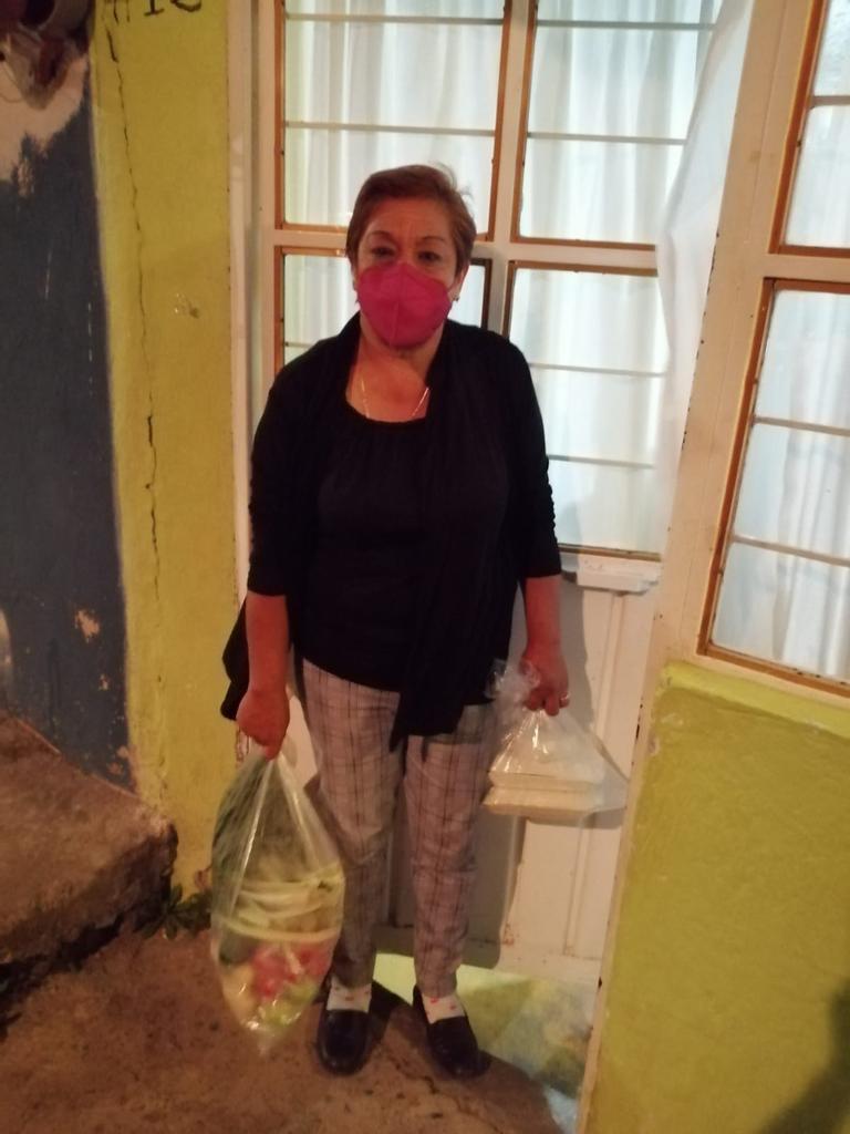 FactorRadioPue's tweet photo. SE ENTREGA LA 253 #DespensaCentralera A MA ANA DOMINGUEZ FLORES DE LA COL BELLA VISTA,POR SER #FanDestacada DE NUESTRO PROGRAMA,FELICIDADES! GRACIAS A @antonioriveradl PRESIDENTE DE #APCA ,@OficialEspiral @FACTORCIUDADANO @polodelara @ZaraPaolaFlo @Puebla1Noticias https://t.co/KPLYRTXwZ3