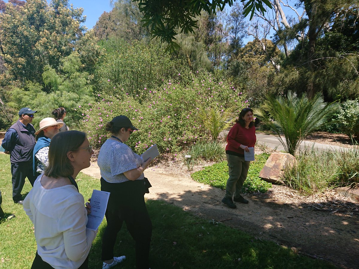 Staff at Monash Clayton on a guided tour of our beautiful indigenous garden featuring plants and trees used by First Nations people for food, medicine and fibre. To find out more, or visit yourself, go to: bit.ly/3xaulkv 

#sustainablemonash #greenmonash