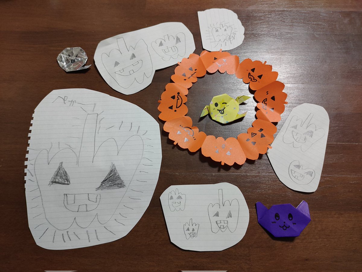 Declutteringdad's tweet photo. 断捨離その59。

子供達が作ったハロウィンの飾り。写真におさめたのでさようなら。

また来年、新しく作ってね。

#断捨離
#捨て活
#一日一捨 https://t.co/gYfdT3VzkX
