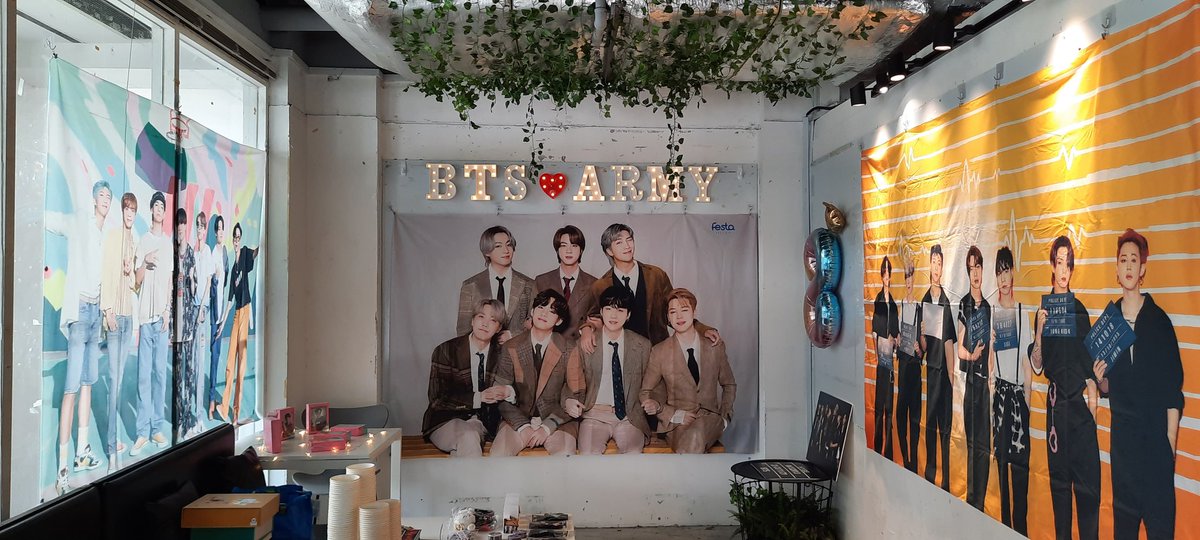 bangtanqueenSG's tweet photo. #8ToInfinitywithBTS Day 1 is now open! Congratulations @BTS_twt for winning the 3 awards in #AMAs #BTSxAMAs https://t.co/TMb4VPuTwN