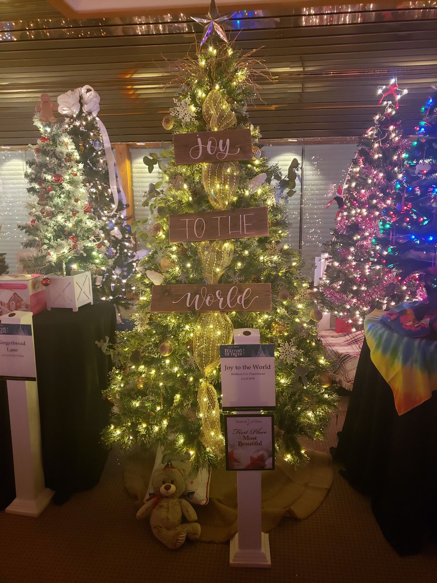 MethuenFestival's tweet photo. Congratulations to Joy to the World by Methuen Fire Department Local 1691, our 1st place winners in the "Most Beautiful" category!
#SharingTheMagic ✨🎄✨ https://t.co/eM4pMgBJFk