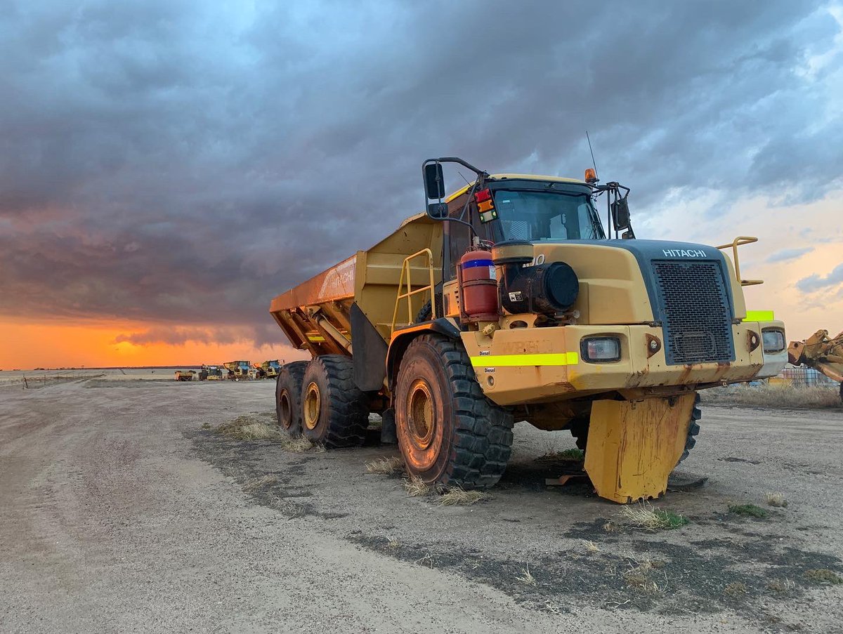 allabroadau's tweet photo. Watching a storm roll in over the wheat plains in Western Australia last night. Amazing cloud formations and colours.
#abcweather #travelwesternaustralia #farmstay #stormclouds #weather https://t.co/4WFbQwwNz5