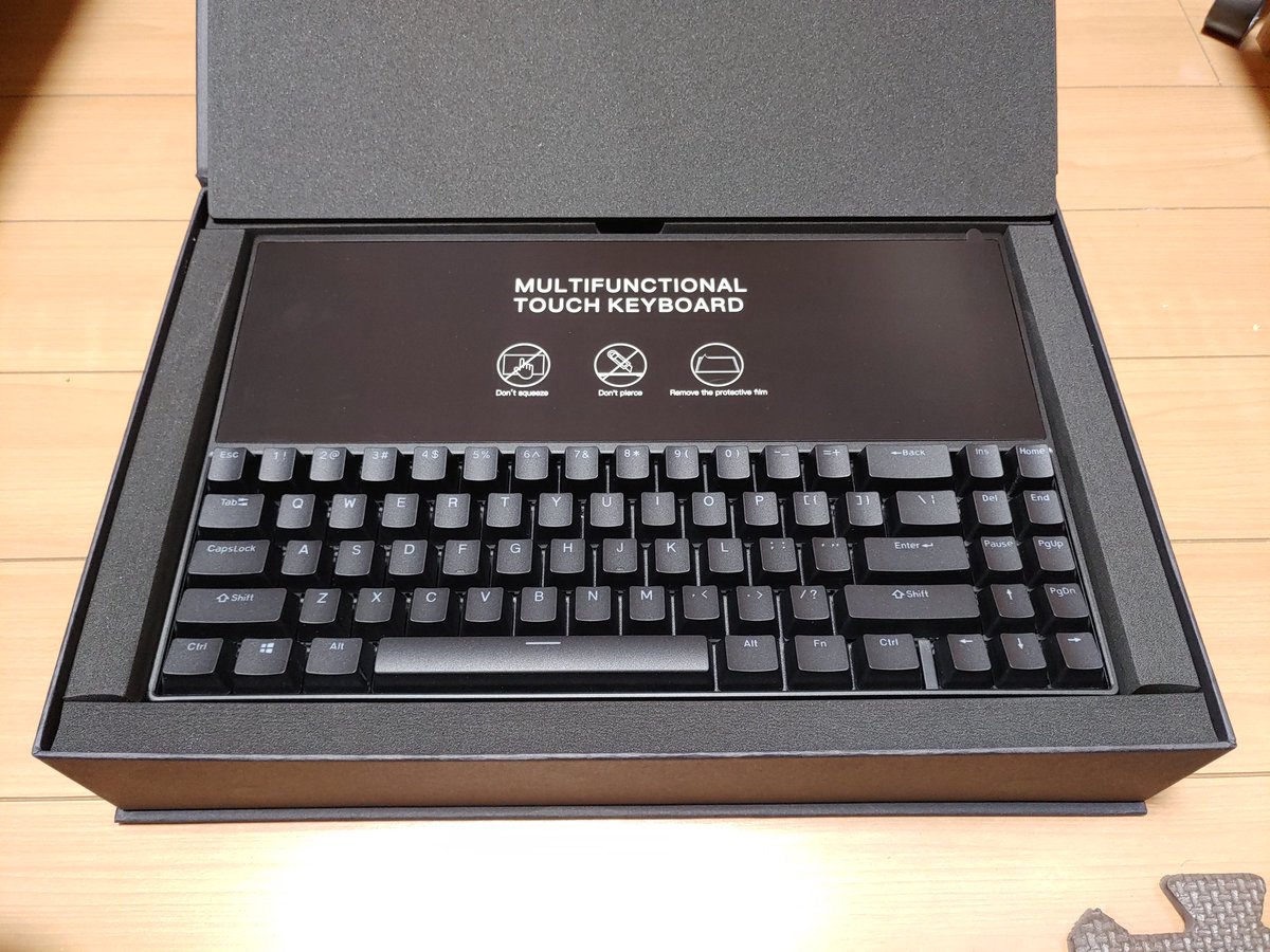 Achi_Ral's tweet photo. Kickstarterで出資した、タッチパネル付きキーボードが届いたので、後ほど繋いでみよう。
#Kickstarter #FICIHP https://t.co/Xj4M9JBBUe