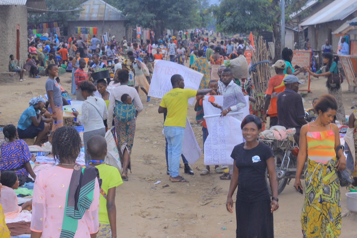 XR_RUTSHURU's tweet photo. #Nous devons s'effondrer Total pour éviter un effondrement Total ! 
Ce samedi 20 novembre 2021 Nous avons bel et bien été dans les rues de RDC pour mobiliser les communautés à empêcher les projets de l'/ese Total.
#glasgowagreement
#CollapseTotal
#350Afrique.org 
@XRShef https://t.co/0SwTfZt6T4
