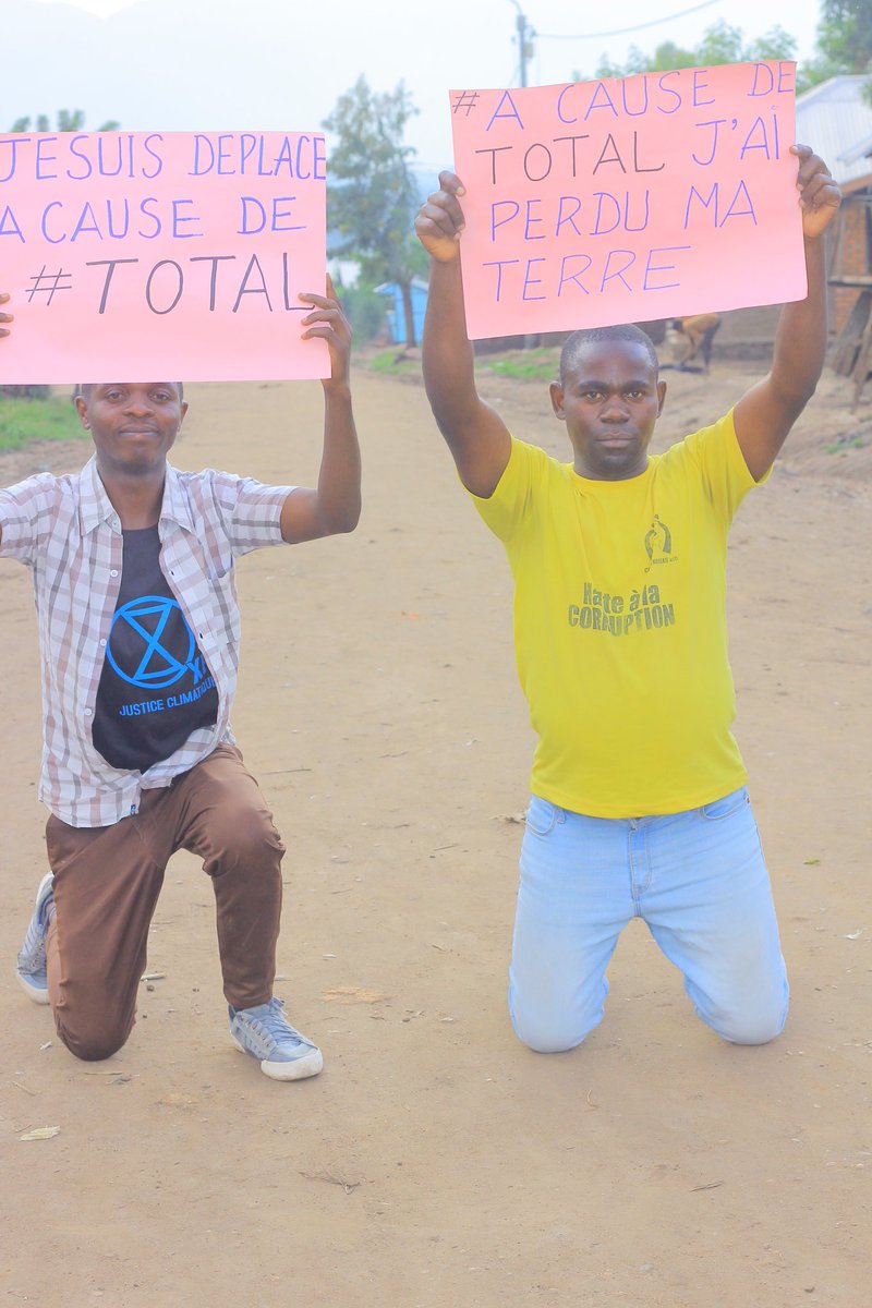 XR_RUTSHURU's tweet photo. #Nous devons s'effondrer Total pour éviter un effondrement Total ! 
Ce samedi 20 novembre 2021 Nous avons bel et bien été dans les rues de RDC pour mobiliser les communautés à empêcher les projets de l'/ese Total.
#glasgowagreement
#CollapseTotal
#350Afrique.org 
@XRShef https://t.co/0SwTfZt6T4