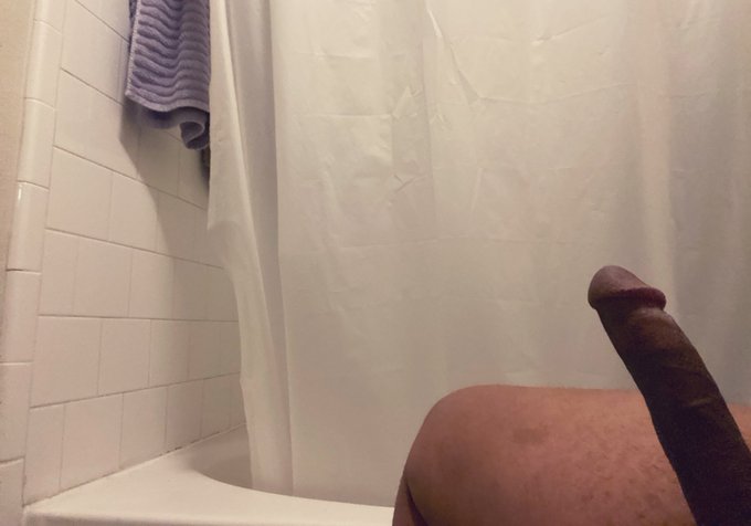 I&rsquo;m so horny tonight, who can help me? https://t.co/tvkKngUvR5