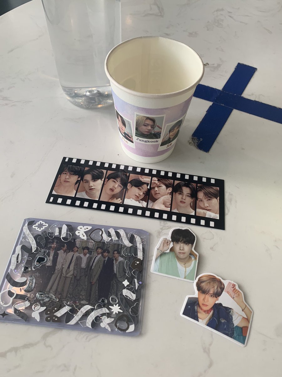sqrdiary's tweet photo. thank you @bangtanqueenSG for hosting this wonderful event!! decos and cup are very nice , i love it a lot 
 #8ToInfinitywithBTS https://t.co/tZnoiQJpn5