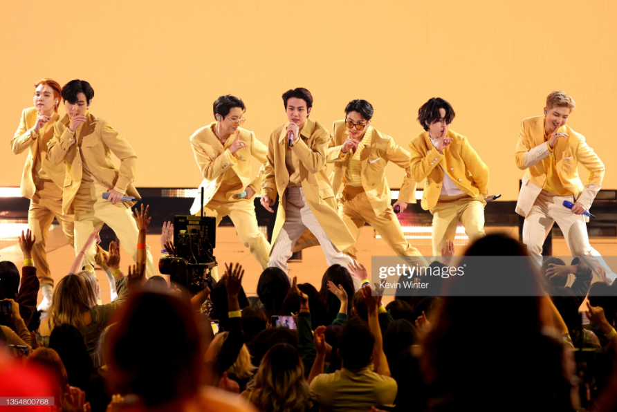 samitzsam0409's tweet photo. BTS BUTTER PERFORMANCE 
Yellow heartPurple heartYellow heartPurple heartYellow heartPurple heartYellow heartPurple heart 
#BTSxAMAs #bts 
@BTS_twt https://t.co/eml264Tp2I