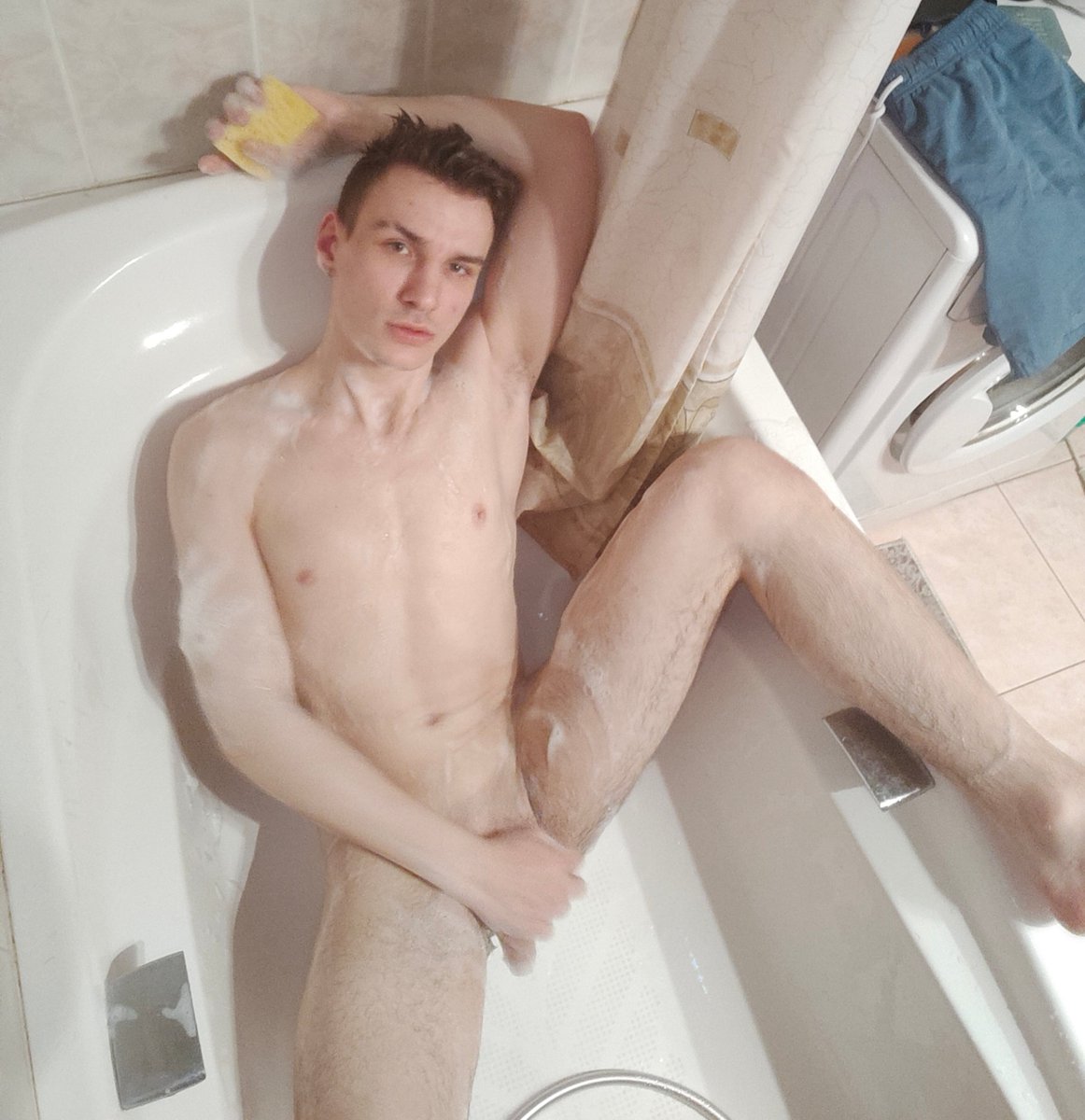 TonyMaster1222's tweet photo. Need to relax and take a bath after the gym☺️😉

#gaydaddys #gymoutfit #gymgay #followme #instagood #instadaily #gym #workout #gymmotivation #handsomeguy #gaygogo #gayboy #retweet #follow #cashmaster #twittertwink #LGBT #gaypride https://t.co/VBzjVGaob9