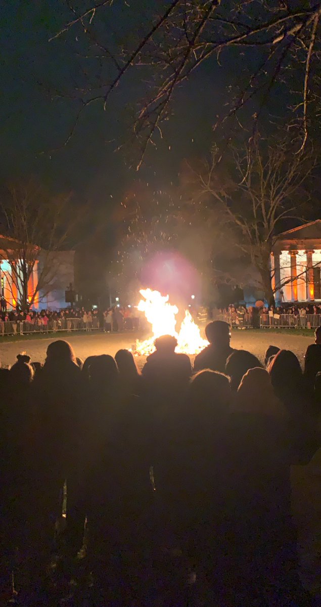 GMKing79's tweet photo. FIRE IT UP!
2021 @IvyLeague Football Champion @Princeton Bonfire Sunday evening on #CannonGreen. Thanks @PrincetonFTBL championship season!
#PrincetonUniversity #PrincetonU #Princetagram #PrincetonForward #VentureForward #BeatHarvard #BeatYale #Bonfire #Bonfire2021 #FireItUp https://t.co/1K79OvO1V3