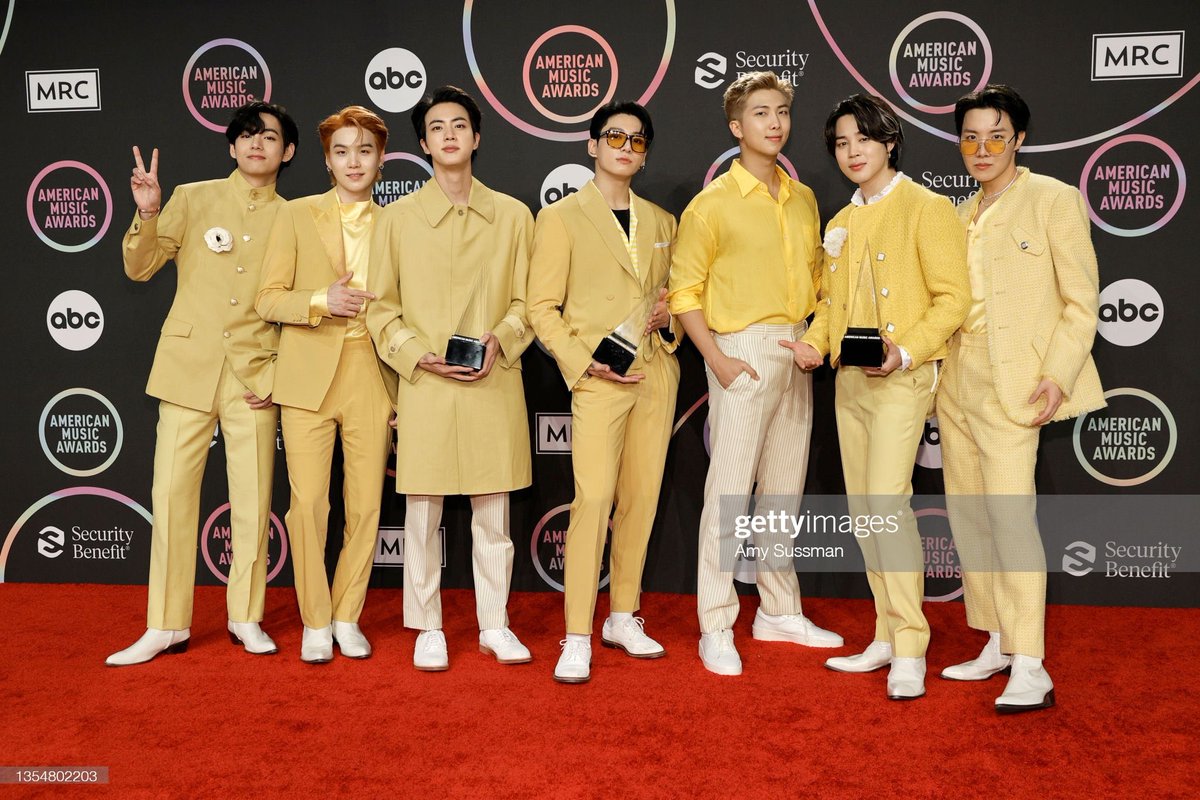 tanniegallery's tweet photo. 221121 BTS at the AMAs
cr: Getty Images 

#BTSxAMAs https://t.co/3NMRJRAeDO