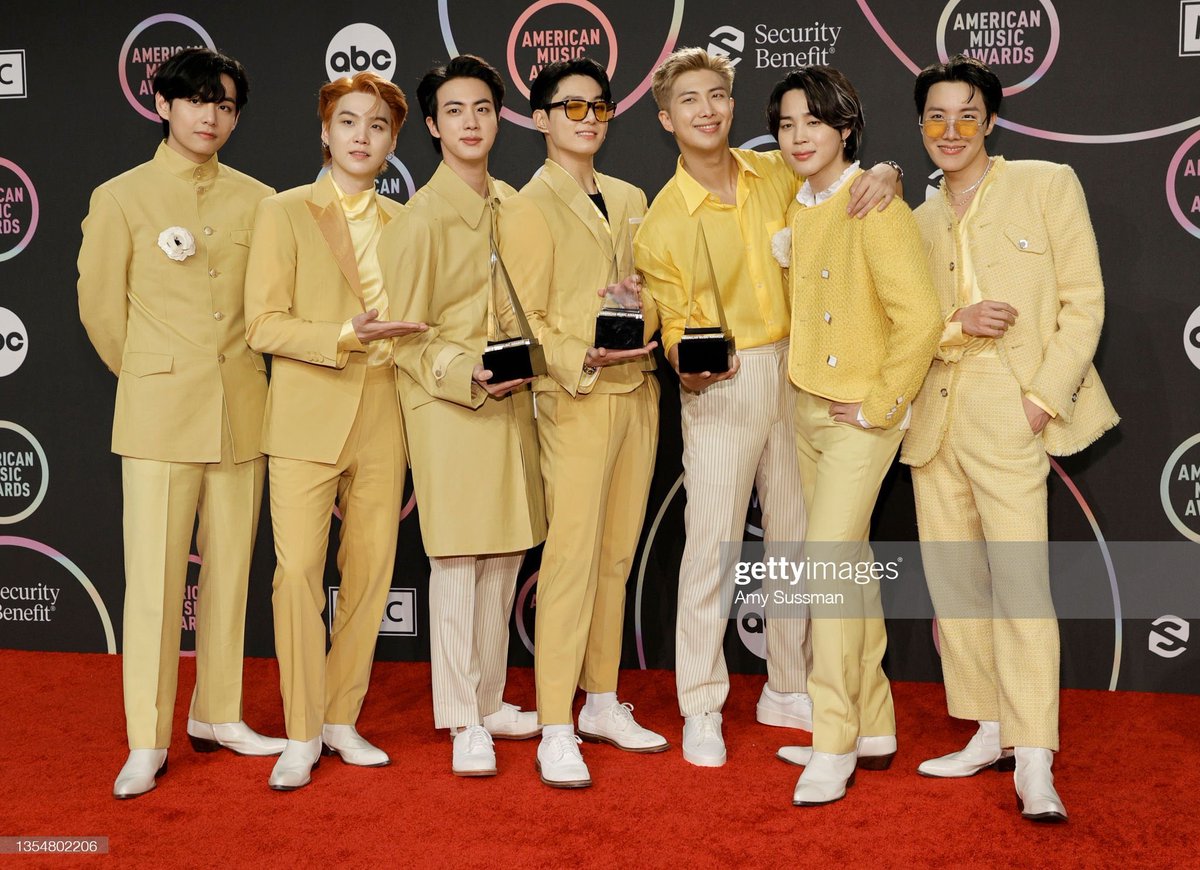 tanniegallery's tweet photo. 221121 BTS at the AMAs
cr: Getty Images 

#BTSxAMAs https://t.co/3NMRJRAeDO
