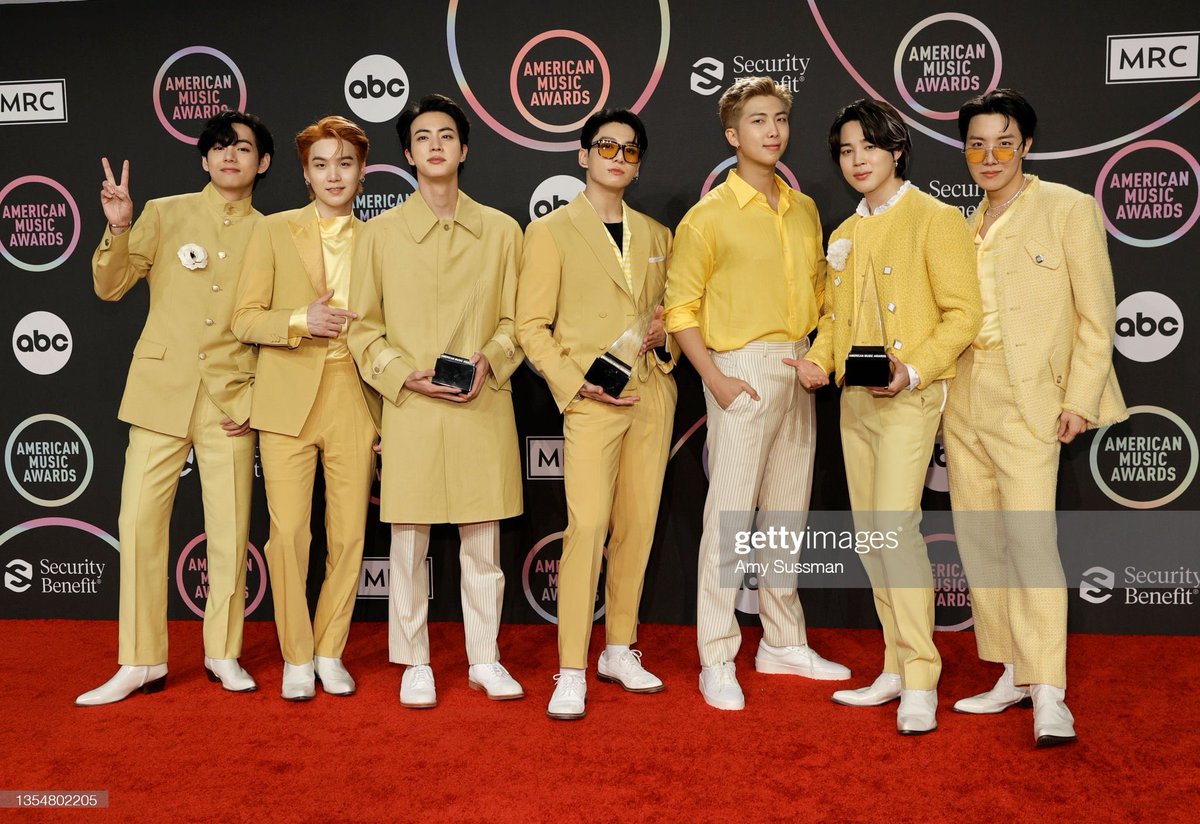 tanniegallery's tweet photo. 221121 BTS at the AMAs
cr: Getty Images 

#BTSxAMAs https://t.co/3NMRJRAeDO