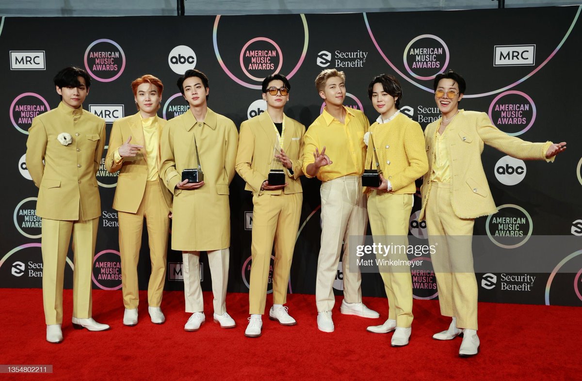 tanniegallery's tweet photo. 221121 BTS at the AMAs
cr: Getty Images 

#BTSxAMAs https://t.co/oWznjqjcUr
