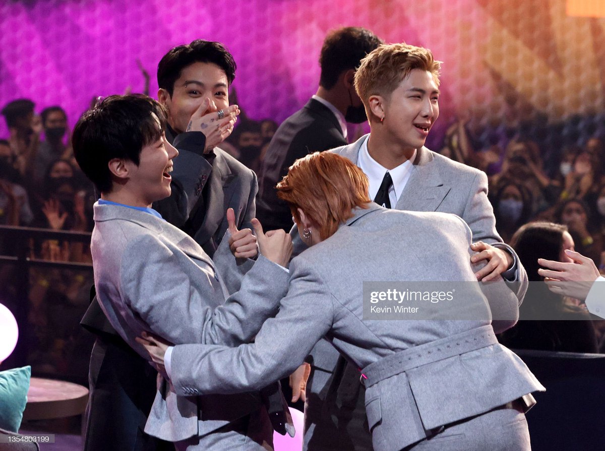 ssujams's tweet photo. BTS at 2021 AMAs - Favorite Pop Song
#BTS #방탄소년단 @BTS_twt https://t.co/99dkUyZf4f