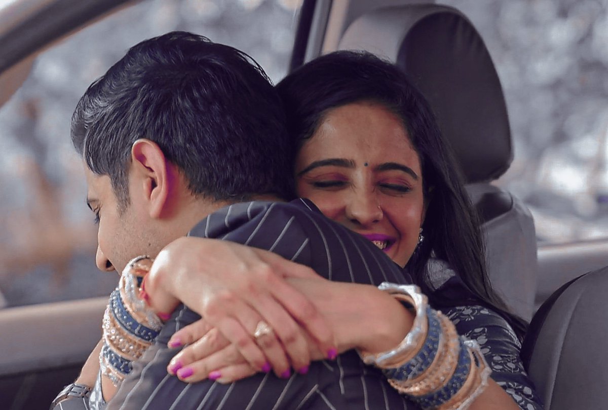 dilkidhadkan_'s tweet photo. One more addition to their hugs 🥺❤️
#SaiRat
#GhumHaiKisikeyPyaarMeiin https://t.co/bRDrmZrvg7
