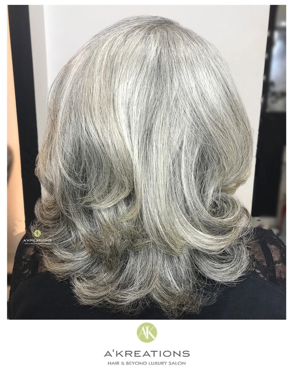 AkreationsPowai's tweet photo. A simple layered haircut can always spruce up your elegance quotient. ✂️
#luxurysalon #akreationsindia #behindthechair #hairstyling #akreations #hairinspiration #modernsalon #hairoftheday #mumbaihairdiaries #haircut #simplehaircut #bestsalon #layeredhaircut #haircuttutorial https://t.co/CjJ6Dw2nvU
