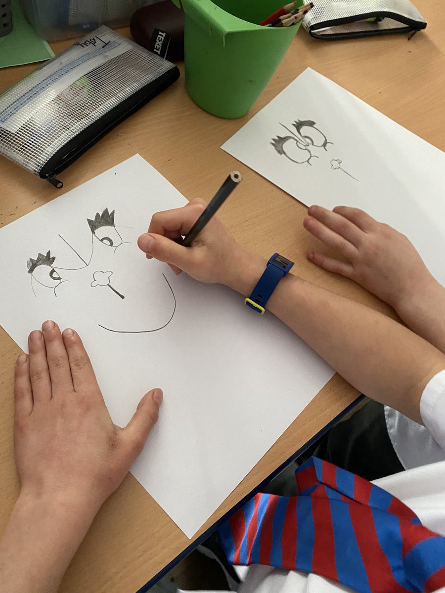 ValewoodPrimary's tweet photo. #WorldChildrensDay2021 at ♥️VPS:
Team 5 👫 decided they wanted to have an afternoon of handicrafts: making angels out of folded paper, all led by C. Lovely demonstrations included a pop of UNICEF 💙 nail varnish (just for one day!) Brilliant #LeadTheLearning 👫! 👼 😇⭐️👫👏🏼 https://t.co/Rdo2nZ1IJ9
