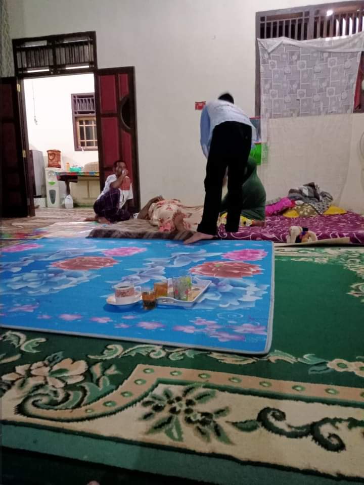 rakan_tarmizi's tweet photo. Hari ini Bg Tarmizi, SP Mnjenguk Org Sakit di Aceh Barat:
1. Anggta KPA Tgk Rajab (Ayah Gendut) sakit di Gp. Tungkop Kec. Sungai Mas
2. Anggta KPA Tgk Ajizar skit krna Kcelakaan di Gp. Tungkop Kec. Sungai Mas.
Smoga Org yg Sakit diberi kesmbuhan oleh Allah SWT. Aamiin
#AwakDroe https://t.co/7d7GphJ8TM