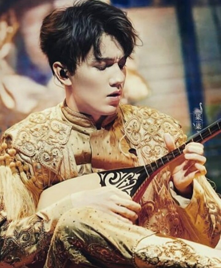 monaed4's tweet photo. Monday...blæææh...🤪
Let's #FlyAway with our #DimashQudaibergеn to a music paradise🎶💗
My day/week start with listening to my playlist on #Spotify 
with the amazing @dimash_official 💗 https://t.co/ELByOQGmWx