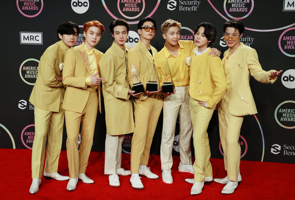 pandora_neit's tweet photo. Orgullosa de saberme en el lugar correcto con los ídolos correctos #BTSxAMAs https://t.co/n8xJ3CCJsU