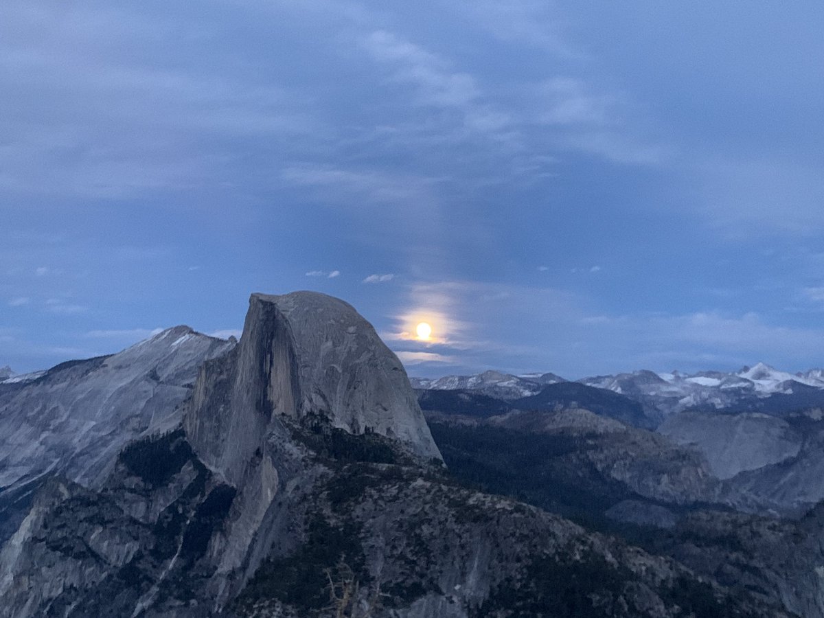 JorgeRH2O's tweet photo. After an 8.4 mile loop from #TaftPoint, Fissures, Roosevelt Point, #SentinelDome to end with an amazing moonrise from #GlacierPoint with a woaaaahhhhhh!!! view of #YosemiteValley, #HalfDome, #YosemiteFalls @YosemiteNPS! Definitely on my top 5 hike/life experiences. :-) https://t.co/99YGMS1Bdc