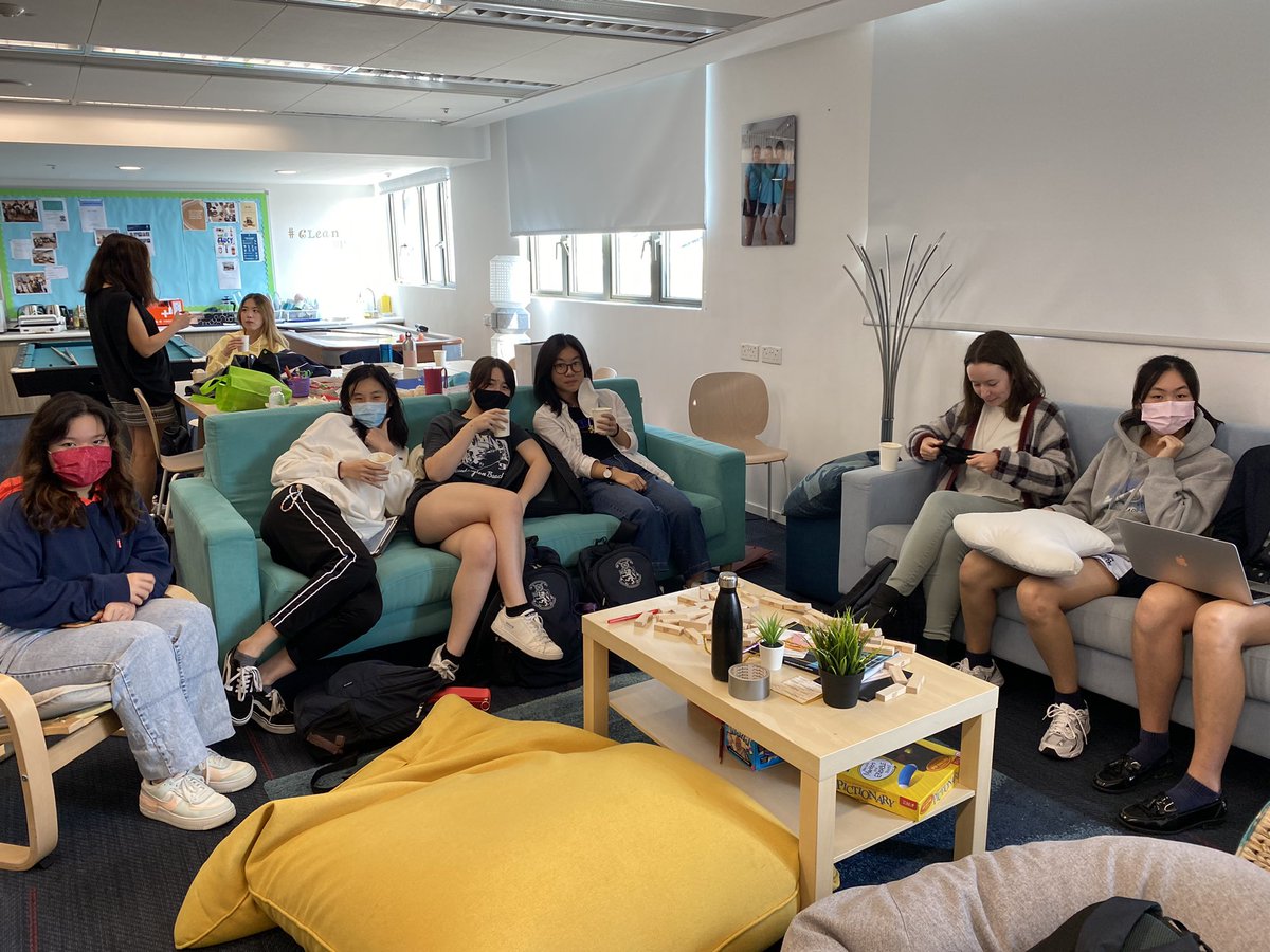 Last Friday was the final day of Sustainability Week at school. Here’s a look at some of the sustainable outfits Anderson girls put together!
