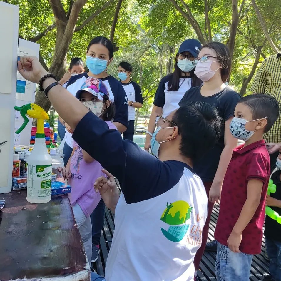 jiesinfo's tweet photo. Pintura, LESSA, dibujo, cantos y origami, fueron parte de talleres y dinámicas que estuvimos realizando en el 5to festival del Centro Histórico de San Salvador.
#vamosalcentro
#vamosalcentrohistórico
#VamosAlCentro
#JIES
#cuscatlan
#SS https://t.co/zqC6a3MbuZ
