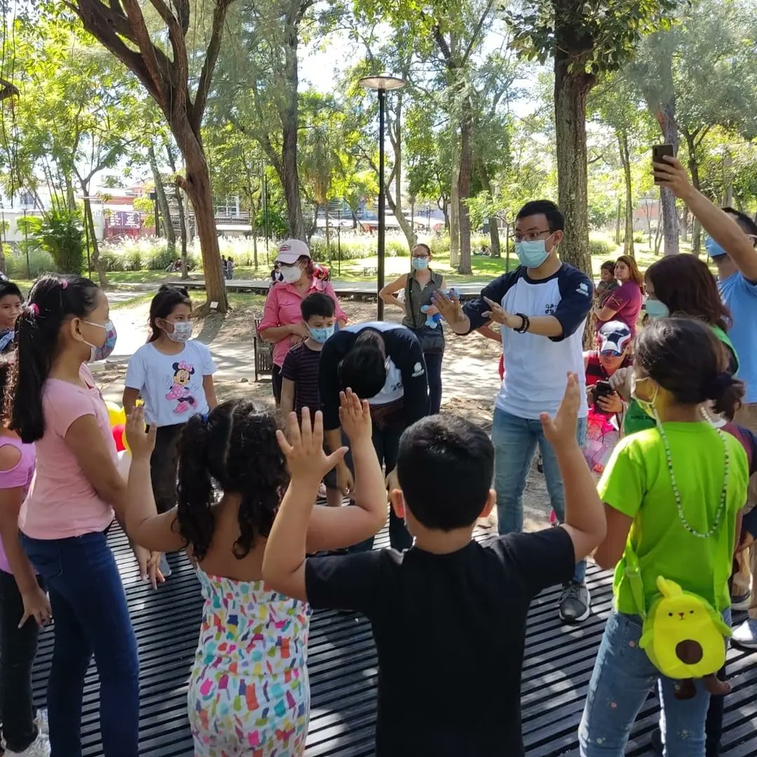 jiesinfo's tweet photo. Pintura, LESSA, dibujo, cantos y origami, fueron parte de talleres y dinámicas que estuvimos realizando en el 5to festival del Centro Histórico de San Salvador.
#vamosalcentro
#vamosalcentrohistórico
#VamosAlCentro
#JIES
#cuscatlan
#SS https://t.co/zqC6a3MbuZ