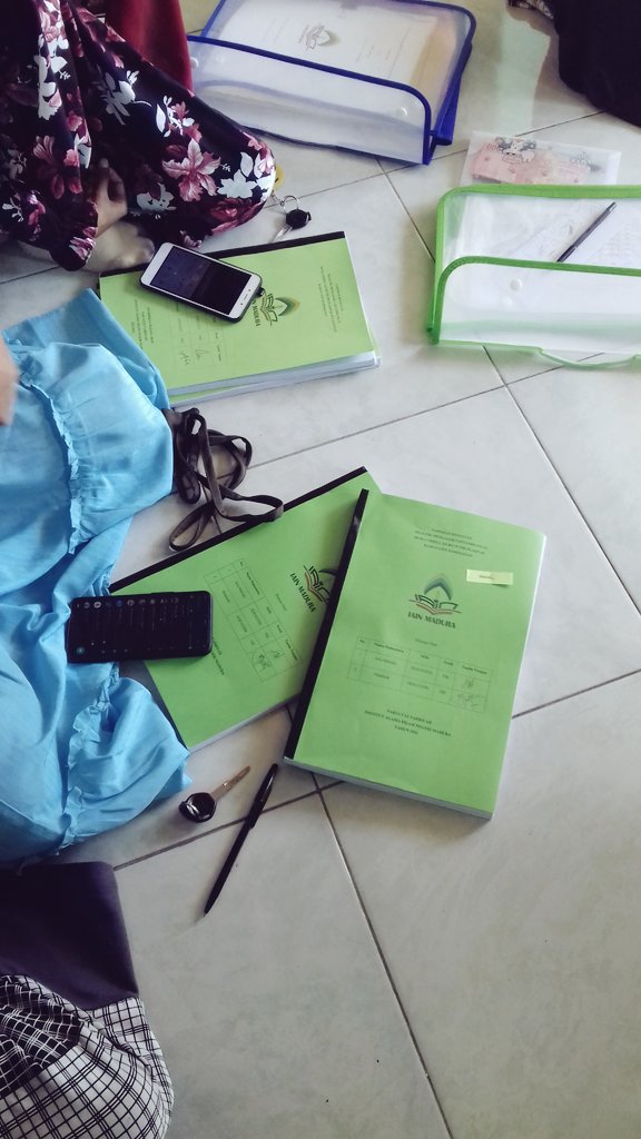 mamskyle's tweet photo. Laporan akhir PPLโ #savemoment https://t.co/KYvxHSomOX
