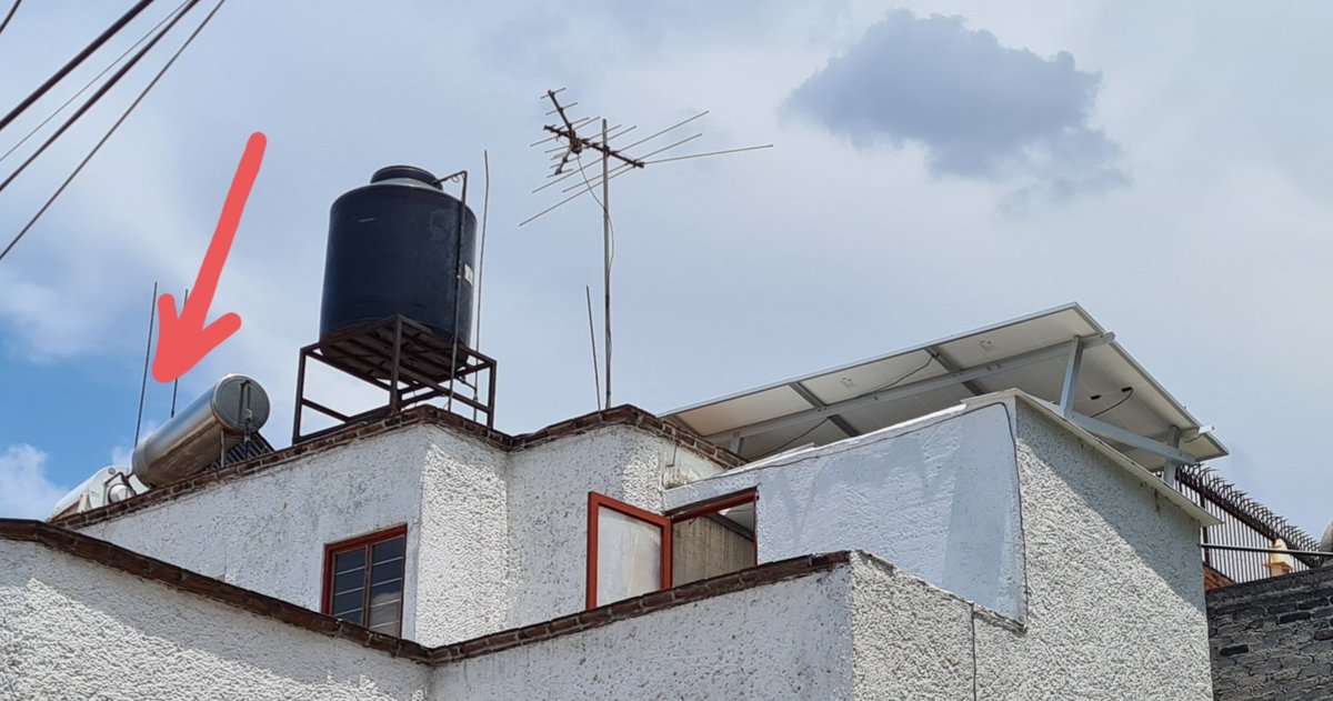 Desde 2005 funcionan estos dos calentadores solares acoplados con los cuales se generan ahorros del 85% de gas LP, lo cual en mi caso representa ahorros de $450 mensuales. 450 x12x16 = 86,400. Ya se súper pagaron. La Transición Energética comienza por nuestras casas. Pruébenlo.