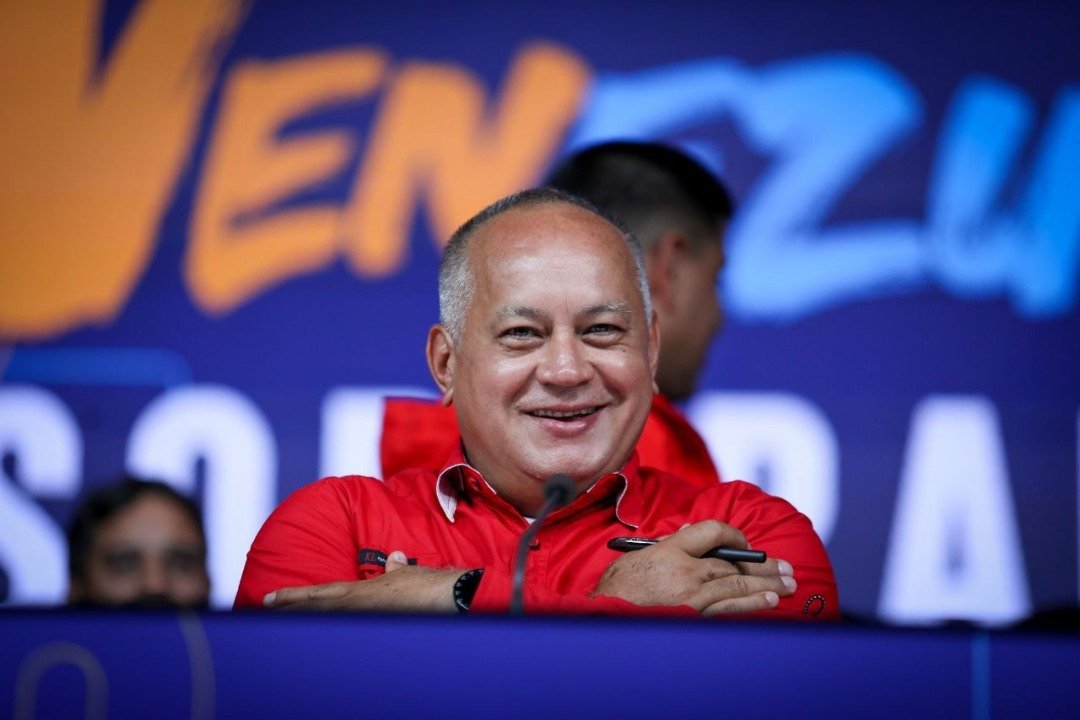 PartidoPSUV's tweet photo. "Felices estamos de este resultado, acompañamos al presidente @NicolasMaduro y a todos quienes ganaron en los estados. La alegría seguirá", @dcabellor.

#ArrasóElChavismo https://t.co/UoxdgcskcO