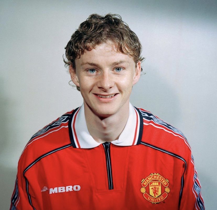 utdfocusid's tweet photo. Solskjær: “Saya akan pergi melalui pintu depan. Karena, saya pikir semua orang tahu bahwa saya telah memberikan segala-galanya yang saya punya untuk klub ini. Klub ini adalah segala-galanya bagi saya dan kami telah menyatu dengan sempurna … https://t.co/HCjTzMIFxz