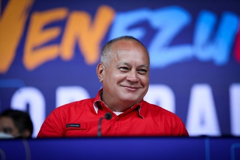 PartidoPSUV's tweet photo. "Un gran abrazo les deseamos y con mucha alegría feliz chavidad", @dcabellor.

#ArrasóElChavismo https://t.co/nczElF0xeH