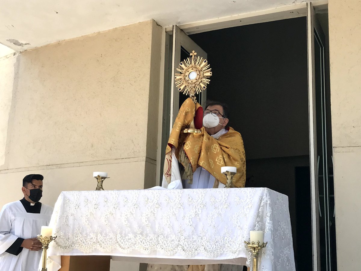 Seminario_Mty's tweet photo. El día de hoy tuvimos nuestra procesión de Cristo Rey y nos consagramos a Él.

Viva Cristo Rey 👑❤️‍🔥 https://t.co/OpgUJ52Z6Z