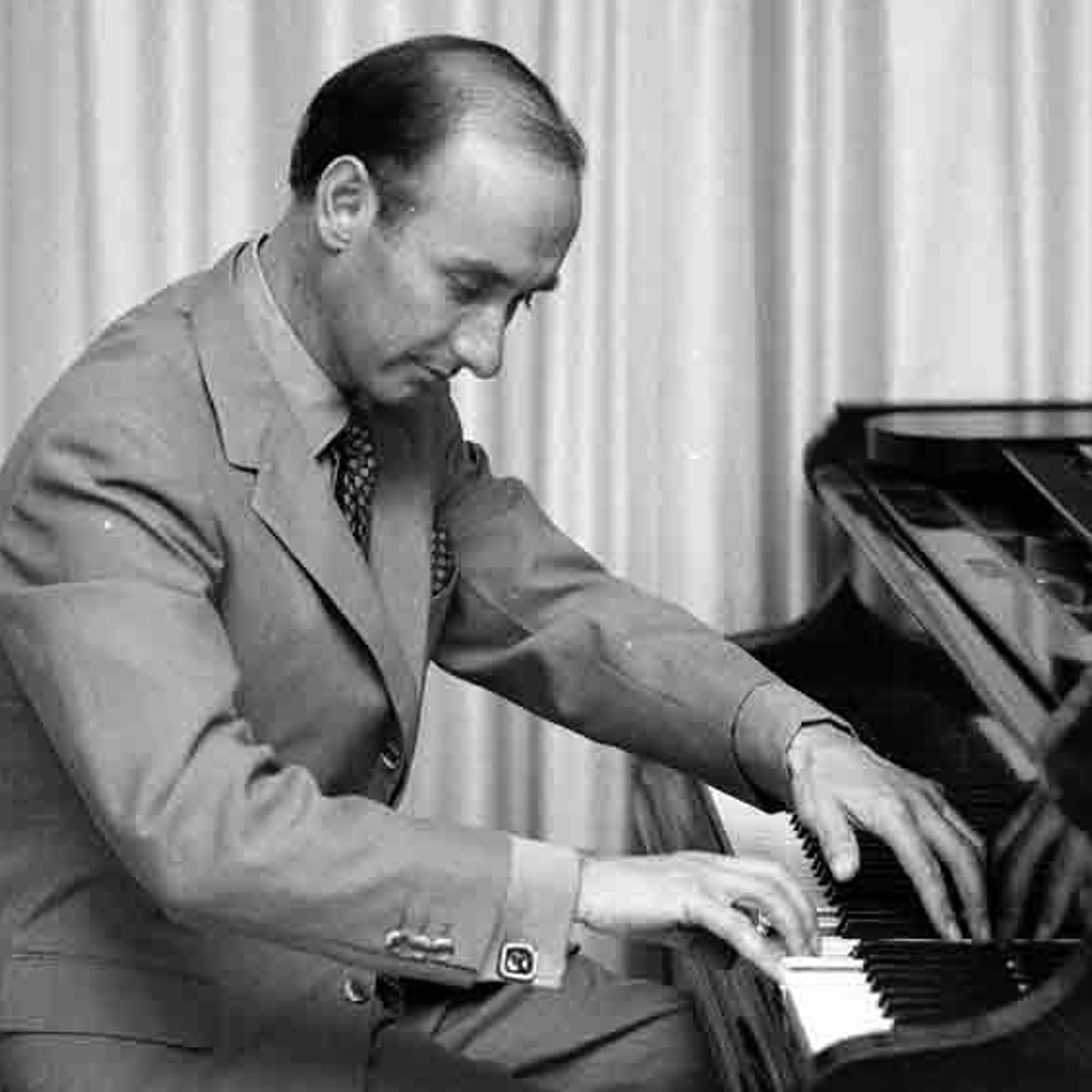 AusEnsemble's tweet photo. Vale Max Olding. Max, his wife Pamela, his son Dene and Dene's wife Irina hold an honoured place as one of Australia’s most esteemed musical families, and Max’s loss is deeply felt not just by them, but by the entire Australian musical community. https://t.co/0il1r7f3Vo https://t.co/J2bXPMj13M