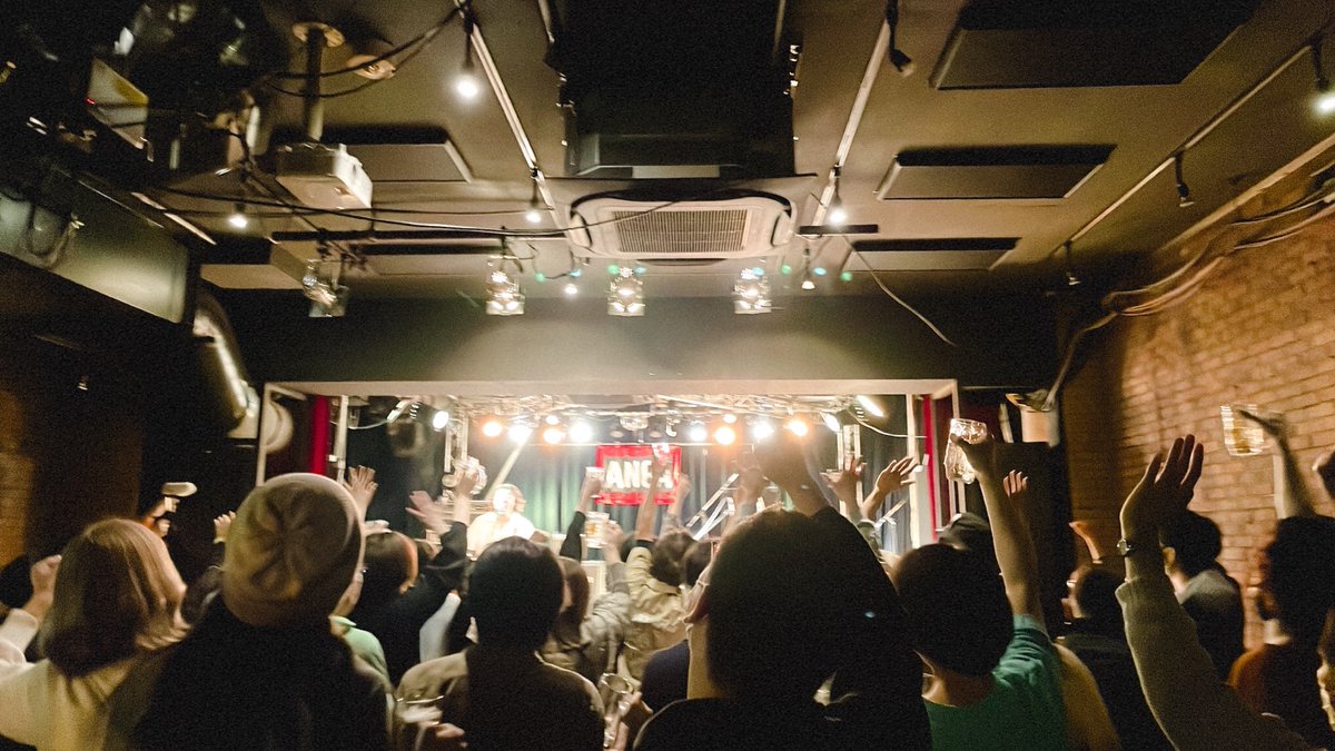 theswissporno's tweet photo. 自作自演誕生日会
YUISAMA SONIC2021
これが俺達の日々の一日。
#theswissporno
#世界のユイ様
#YUITHEVOXX
#keyfamily
#無人島レコード
#谷田晴彦
#クロエ
#110番
#カタルカルタ
#weakness
#コイデアツヒト
#クジリ
#ダグアウトカヌー
#カグライフ
#カナリアトミー
#千葉ANGA
#ライブハウス
#町内会 https://t.co/saObZpN0mN