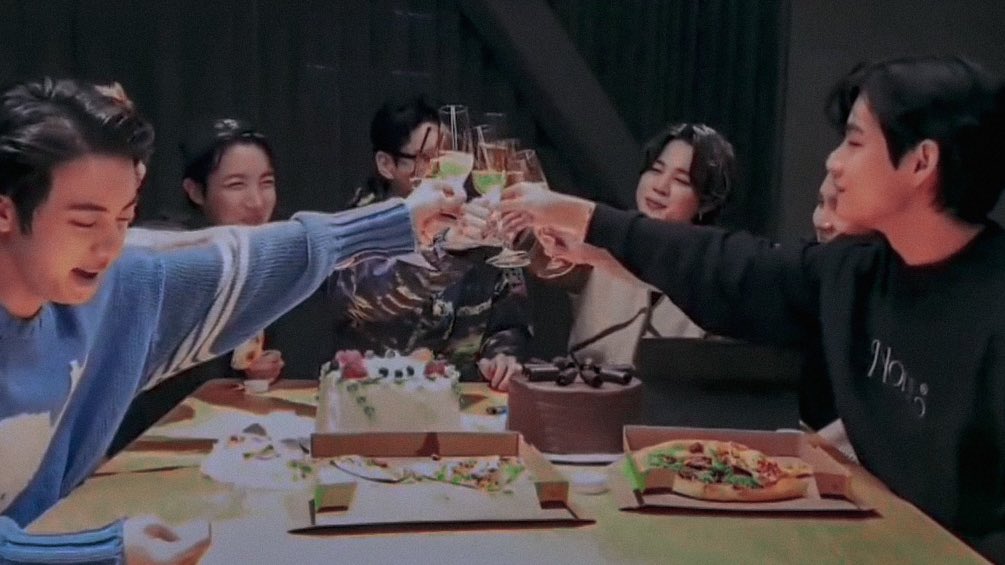 kookvtwins's tweet photo. family ♡ https://t.co/UXvHLEfOTP