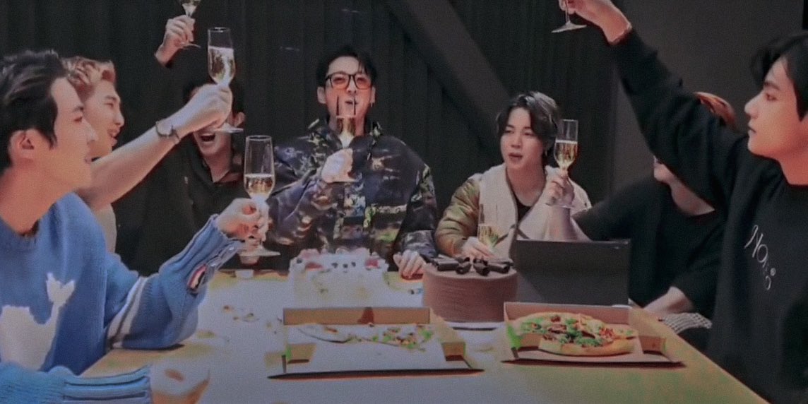 kookvtwins's tweet photo. family ♡ https://t.co/UXvHLEfOTP
