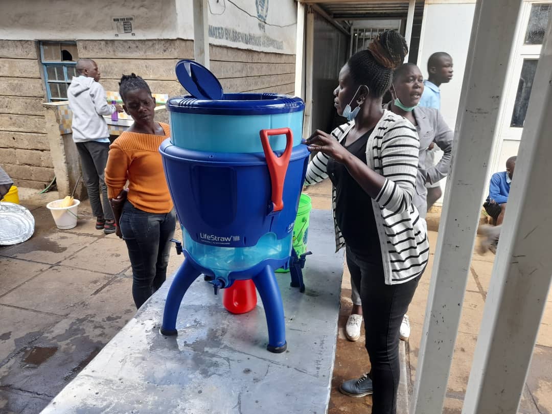Mathare_Roots's tweet photo. Today is a great day to crush on all the organisations/ wash advocates who partnered with us to ensure the Community Water Filters got to our community!!!
Keep up the good work that you are doing in your different spaces and let's make Mathare GREAT!!!
#washadvocates
#tonesafi https://t.co/dIowvNQAVr