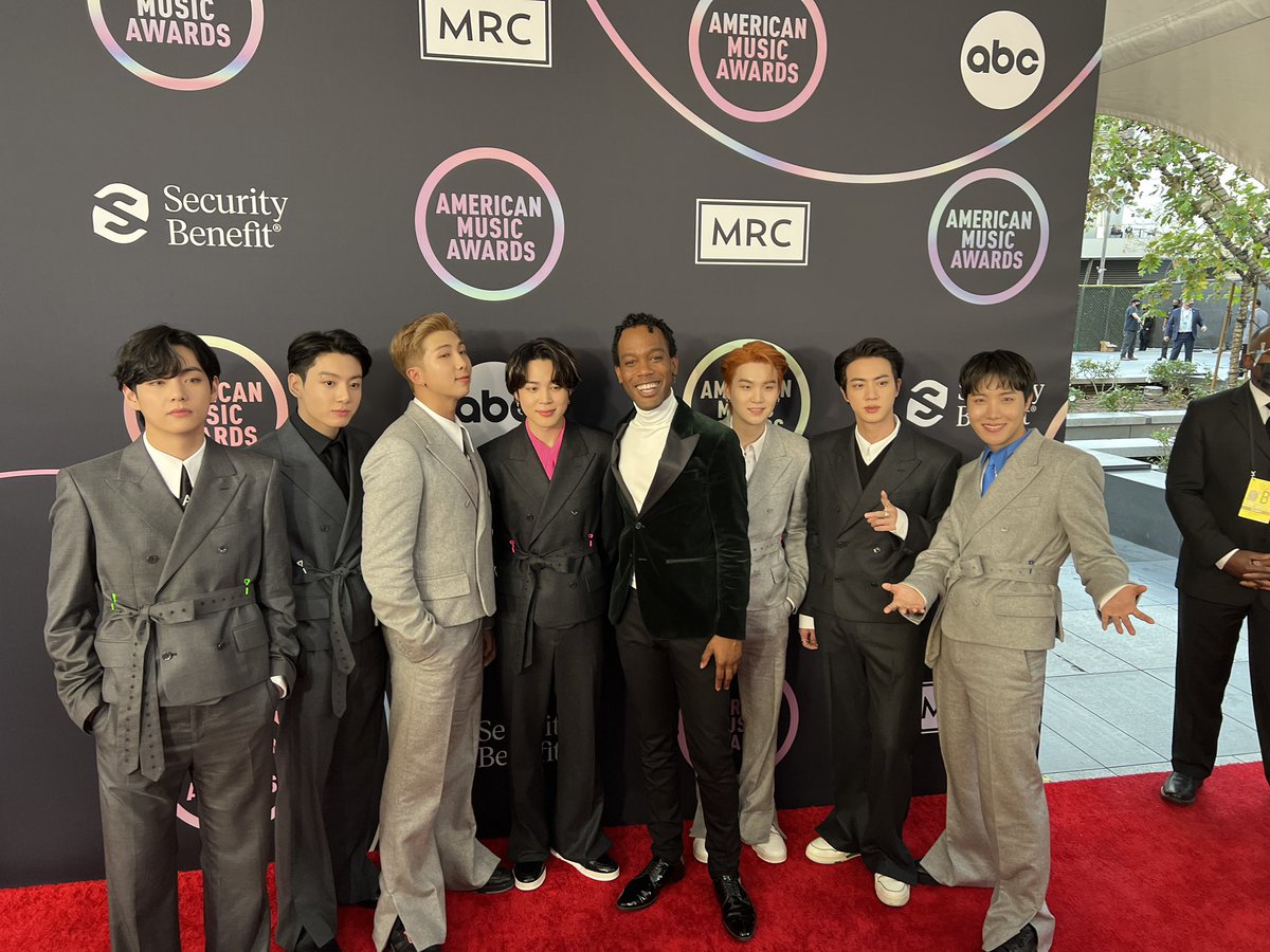 itstetrisbish's tweet image. THE PHOTO. @BTS_twt #AMAs
