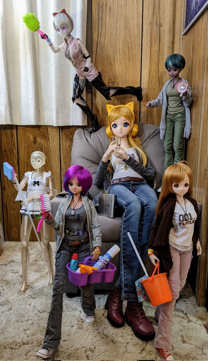 rc2agog's tweet photo. "OK, head out & clean!" Amid the pandemonium, Gliss serenely sips her.. um, is that tea? ๐ค๐
ย
#Gliss #Sochi #Fortoo #Hypatia #Mirai #Kitsu #SmartDoll #BJD #actionfigure #SmDplus #maid #apron #cleaning #flying #dusting #drinking #flask #spirits #hipflask #pandemonium #cabinfever https://t.co/e9Fjkh58T8