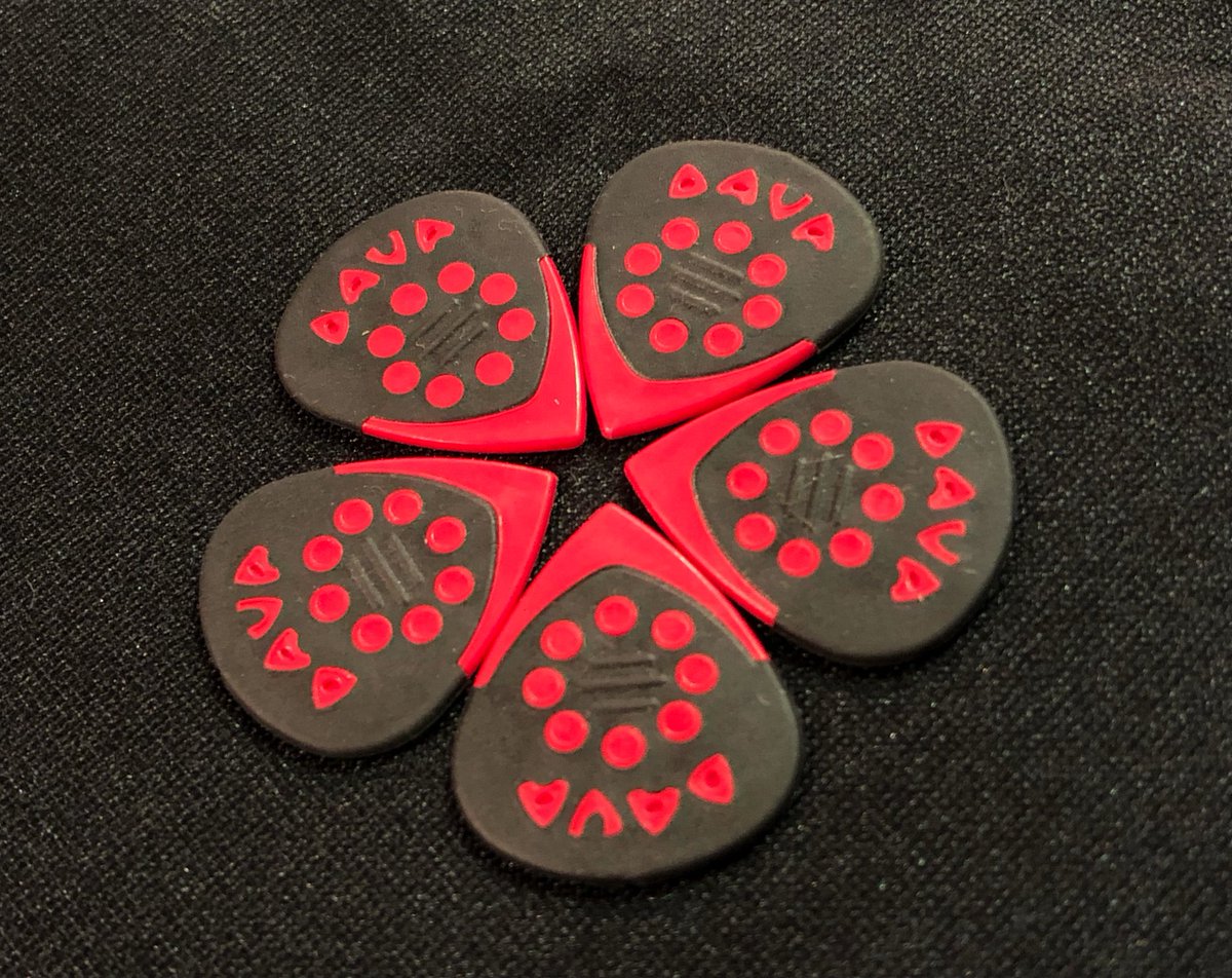 espcustomshop's tweet photo. 【商品情報!】DAVA PICK Jazz Gripシリーズ
持つ位置でピックのしなり具合をコントロール出来る画期的なピック。浅く持つとストロークなどに向いたソフトさ、深く持つと刻んだり、リードに向いたハードな質感に!
1枚 ¥220(税込)で販売中です。一度試してみる価値アリです✨
#davapick #guitar #梅田 https://t.co/PCAOKzT99N