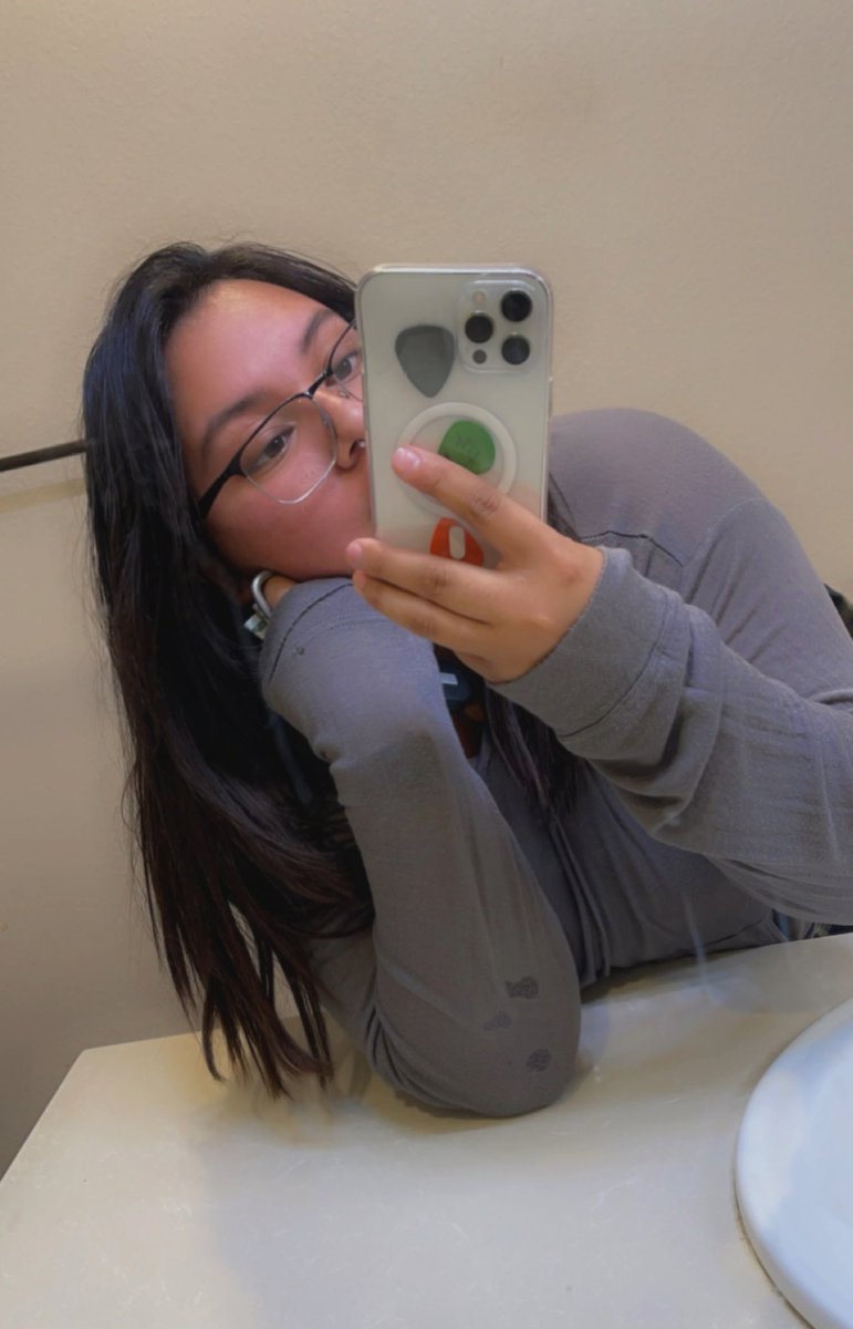 Just 3 guitar picks in the back of my phone from my 3 favorite guitarists I know🤷🏽‍♀️ <a href="/bootsisawstr/">Boots</a> @andrewclarkkyne <a href="/GabePietrafesa/">Gabe Pietrafesa</a>