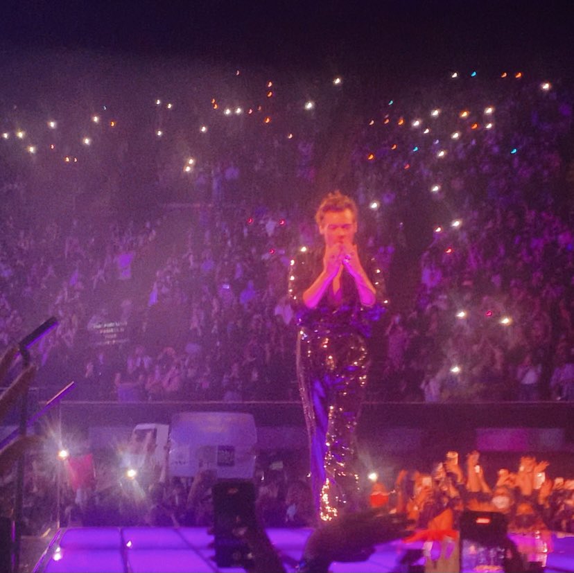 cristy4400's tweet photo. Some moments from #LoveOnTour 11.19.21 https://t.co/RUhekAzRqd