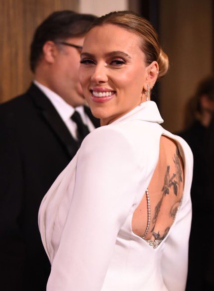 Happy birthday to scarlett johansson!! thanks for turning me gay! 