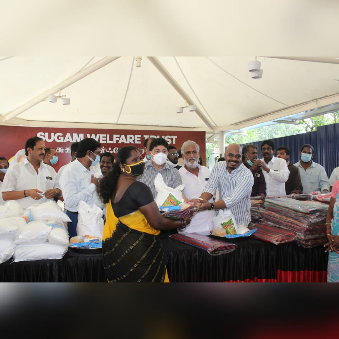reenukumar09's tweet photo. Flood relief for 500 underprivileged families by Sugam Welfare trust. We were honored to have our MP @Dayanidhi_Maran and MLA 
@PKSekarbabu
 with us. We'd like to thank them for being so kind and supportive. 
@SunTV
@elimnz

#SugamWelfarTrust #Reenukumar #REC #FloodRelief https://t.co/0SxrIPNvta