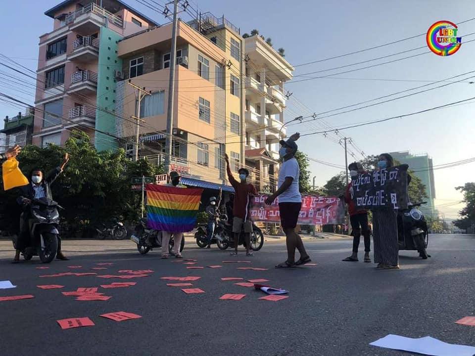 SheisKat2's tweet photo. Mandalay Alliance Strike took the streets to overthrow Genocidal Military by chanting revolutionary slogans despite the heavy presence of SAC terrorists in town. #RejectMurderousJunta  #Nov22Coup #WhatsHappeningInMyanmar https://t.co/nz3dee07jr