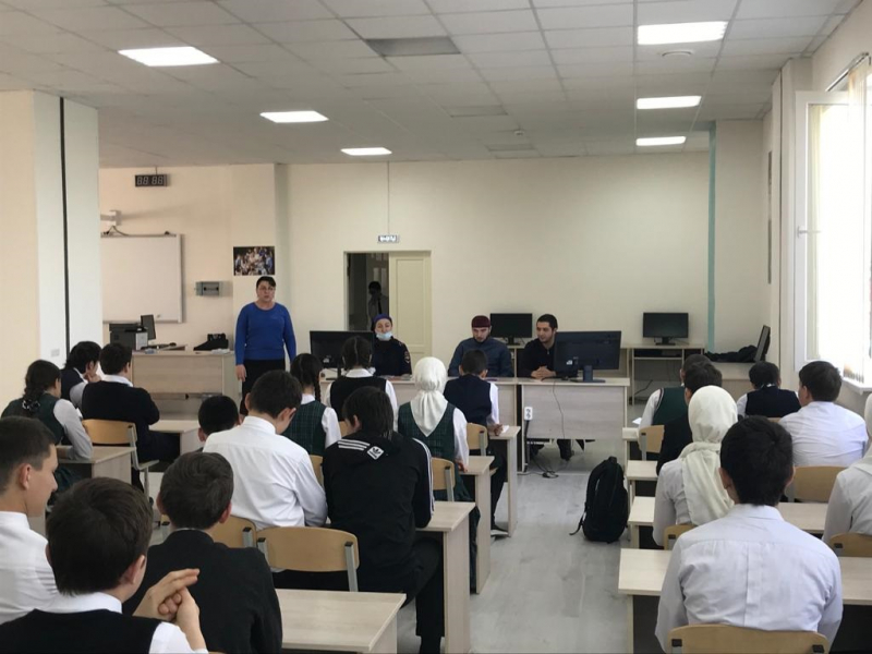 MVD_RI's tweet photo. Полицейские встретились со школьниками Назрани
Гости прочитали ребятам лекцию на тему: «Профилактика экстремизма и терроризма в молодёжной среде».
https://t.co/xajZ1TioPb https://t.co/WFnk5A0M7f